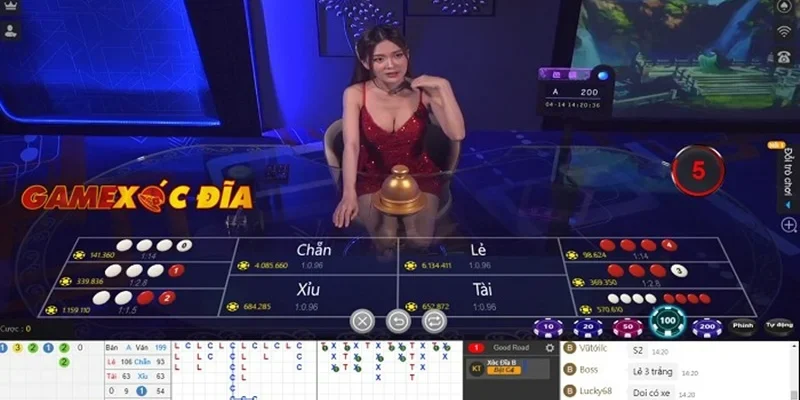 Tương tác với Dealer xinh như hoa tại xóc đĩa live